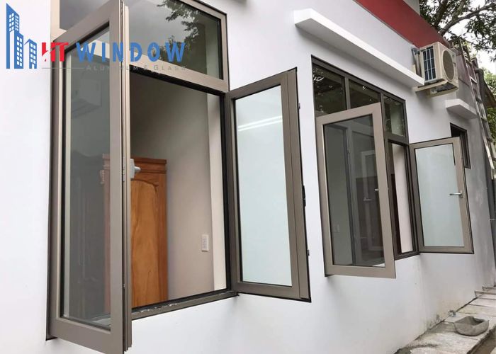 Loại cửa này rất đa dạng mẫu mã, thiết kế sang trọng