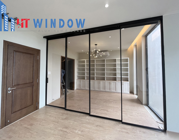 Cửa mở quay Slim thường được lắp đặt trong phòng ngủ, nhà vệ sinh hoặc cửa thông phòng