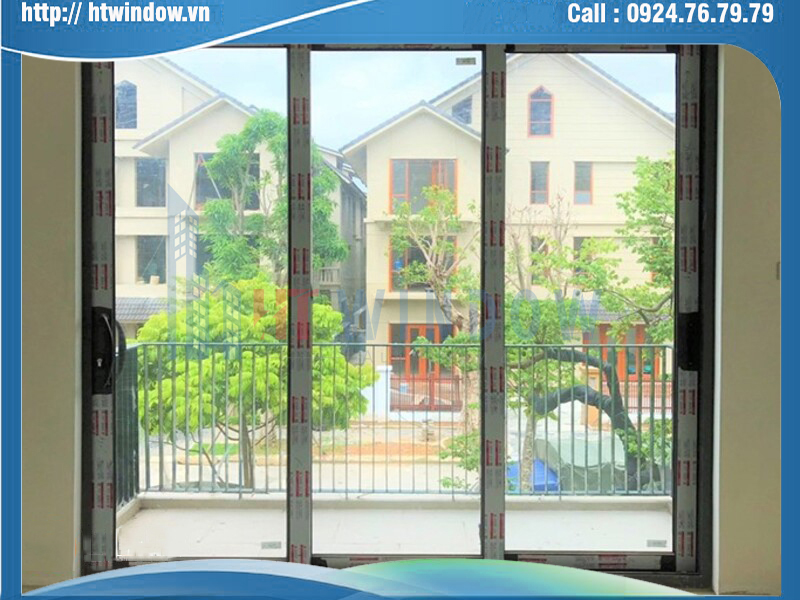 Cửa đi mở trượt 3 ray Xingfa