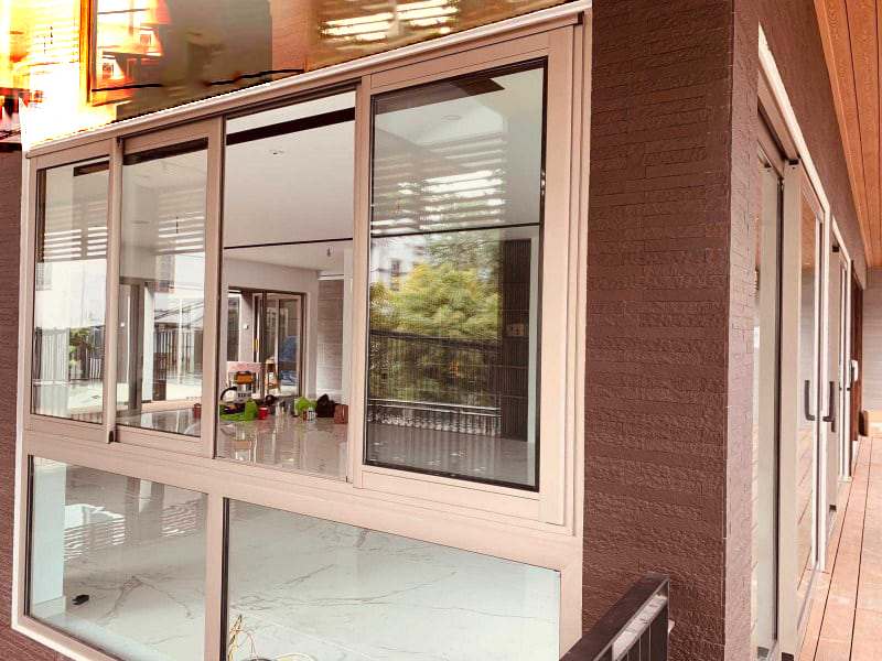cửa sổ mở quay hệ 55 JMA