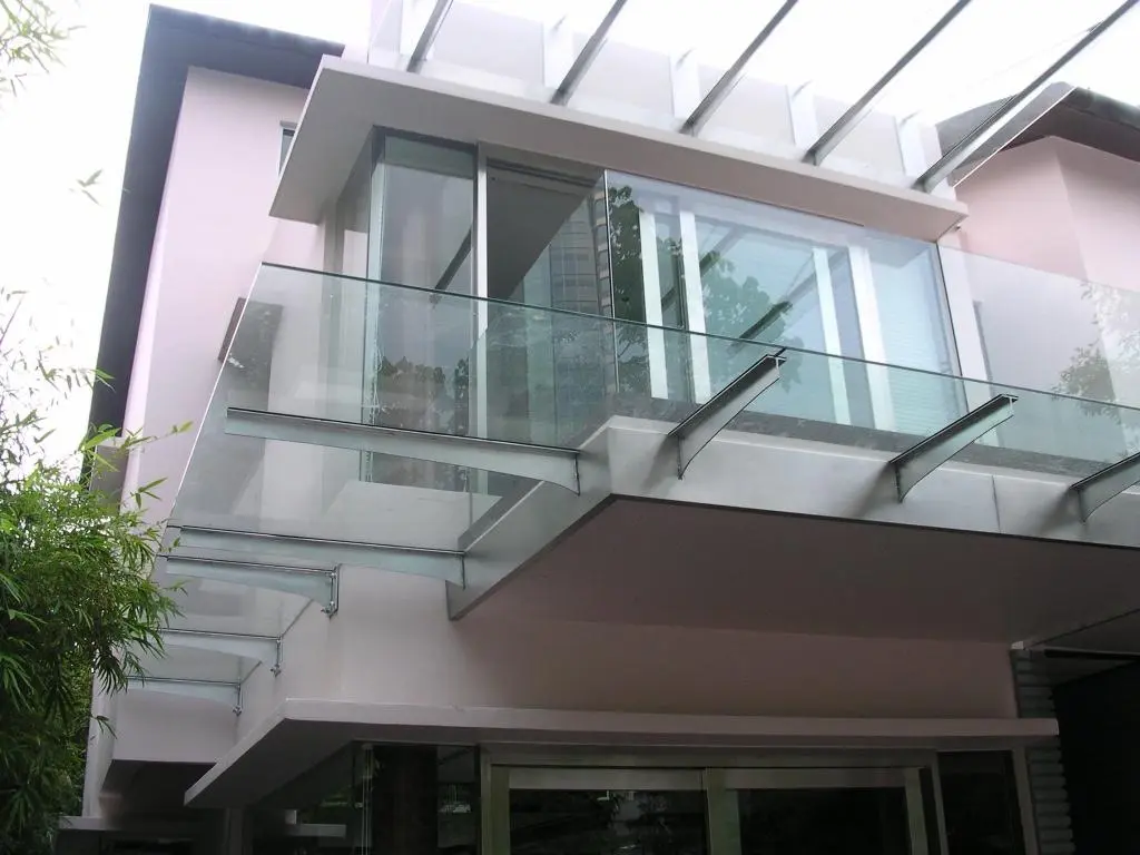 Tìm hiểu một số nguyên nhân kính cường lực tự vỡ khi sử dụng