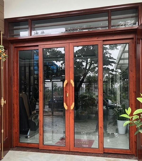 Top 5 các mẫu cửa nhôm xingfa màu vân gỗ đẹp nhất