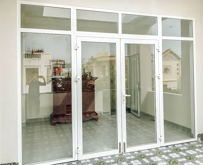 Hướng dẫn cách đánh giá cửa nhôm Luxury