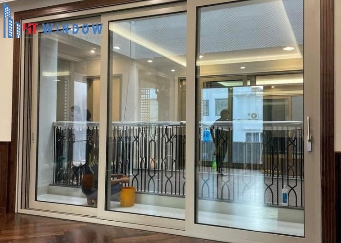 Cửa nhôm Maxpro sở hữu thiết kế tối giản, sang trọng, phù hợp với nhiều phong cách kiến trúc khác nhau