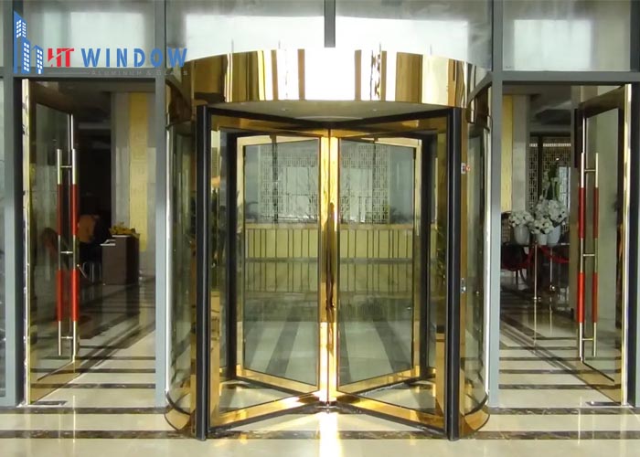 Nên chọn khung nhôm hoặc thép không gỉ