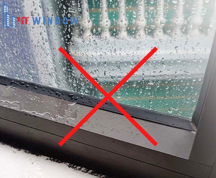 Cửa nhôm bị hở gây thấm nước, ẩm mốc