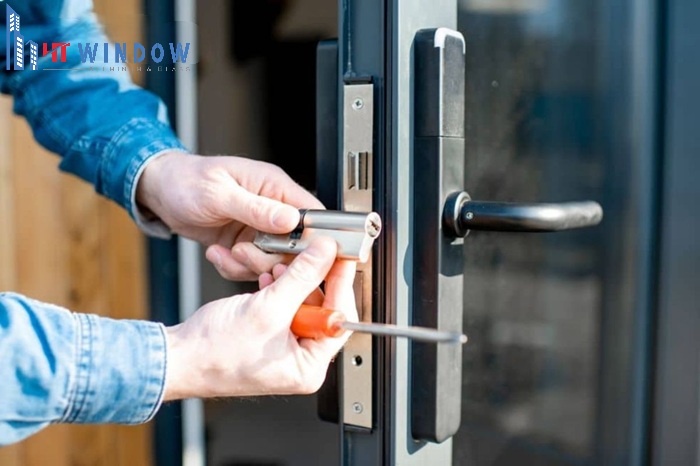 Hướng dẫn cách sửa cửa nhôm kính bị kẹt đơn giản và hiệu quả
