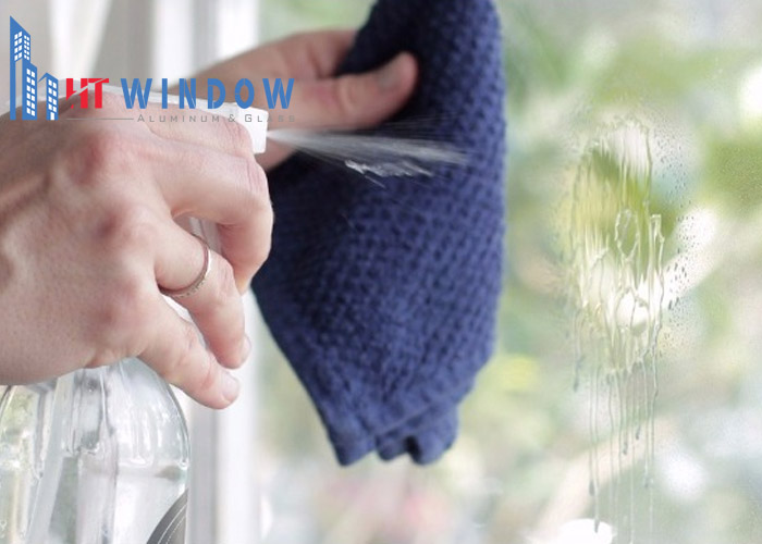 Cần cẩn trọng khi thực hiện để tránh làm ảnh hưởng tới chất lượng kính