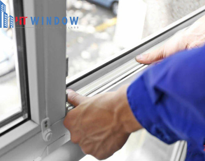 Cửa nhôm kính Xingfa bị rò rỉ nước gây tiềm ẩn nhiều rủi ro cho công trình