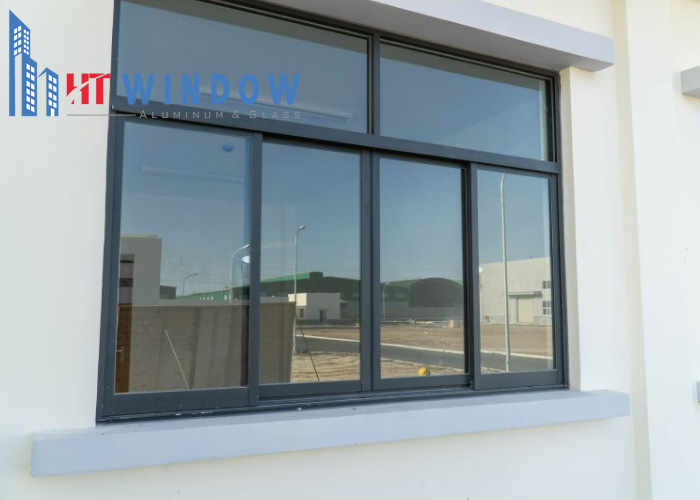 Cửa sử dụng ray trượt nên sẽ bất tiện trong một số trường hợp 