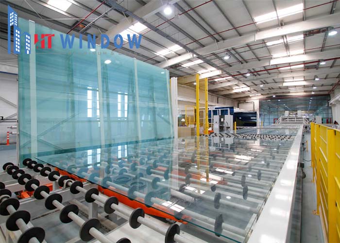 Kiểm tra chất lượng kính sau khi tôi luyện để đảm bảo các yêu cầu kỹ thuật, tính an toàn