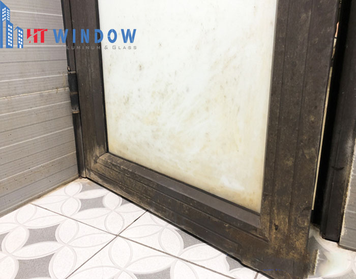 6 mẹo làm sạch cửa nhôm bị ố vàng hiệu quả ngay tại nhà