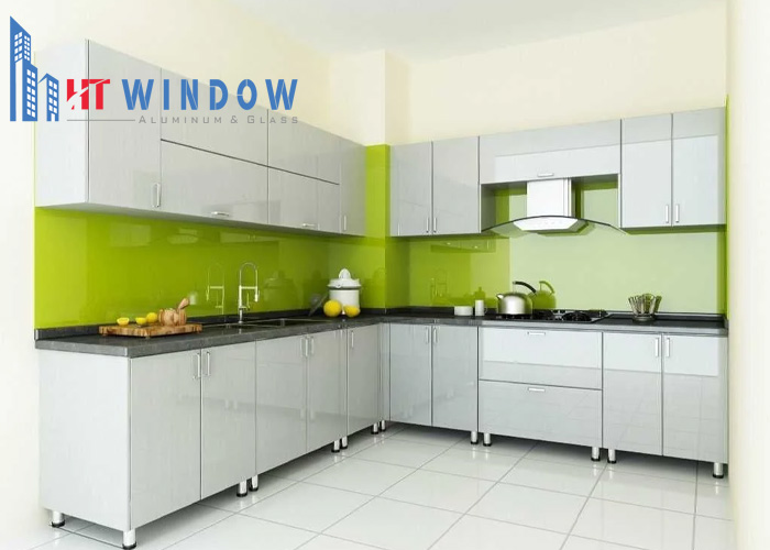 Kính bếp màu xanh lá cây (hành Mộc)