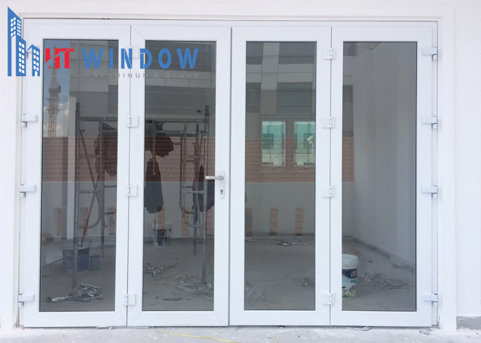 Cửa nhựa lõi thép có màu sắc chủ đạo là trắng