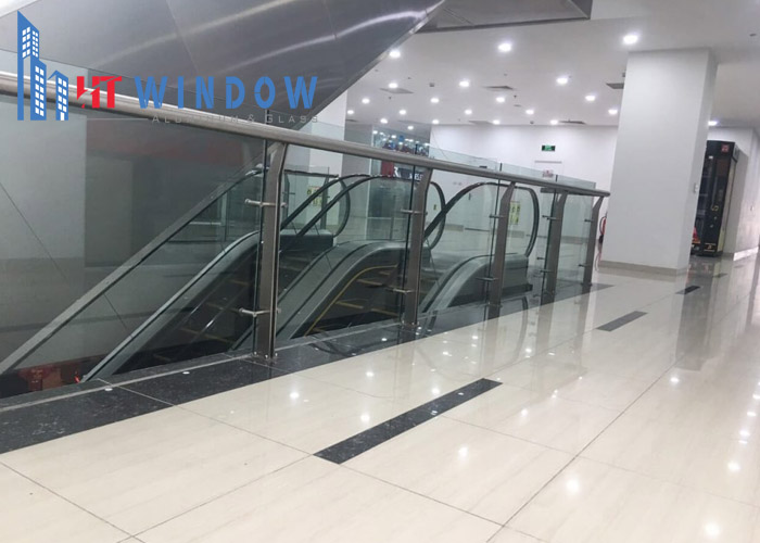 Kính lan can được sử dụng phải là loại kính dày