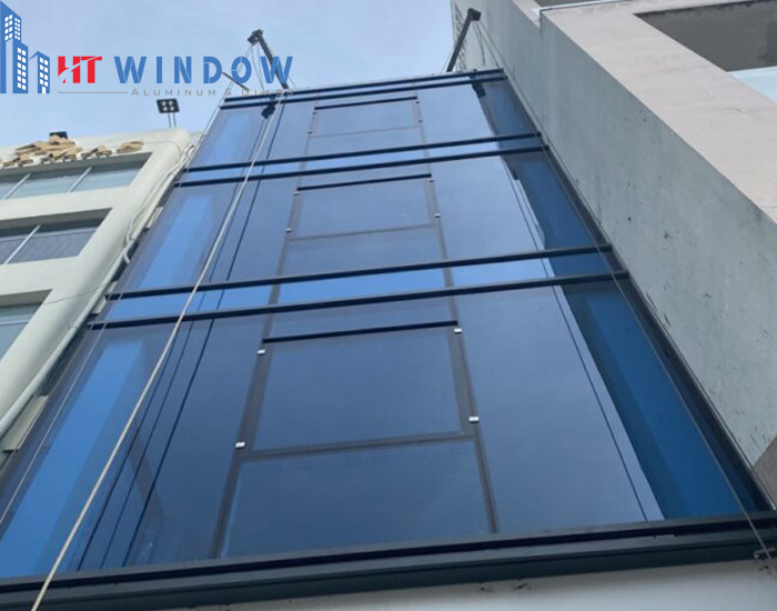 Lắp đặt hệ khung nhôm bằng các vận dụng chuyên dụng