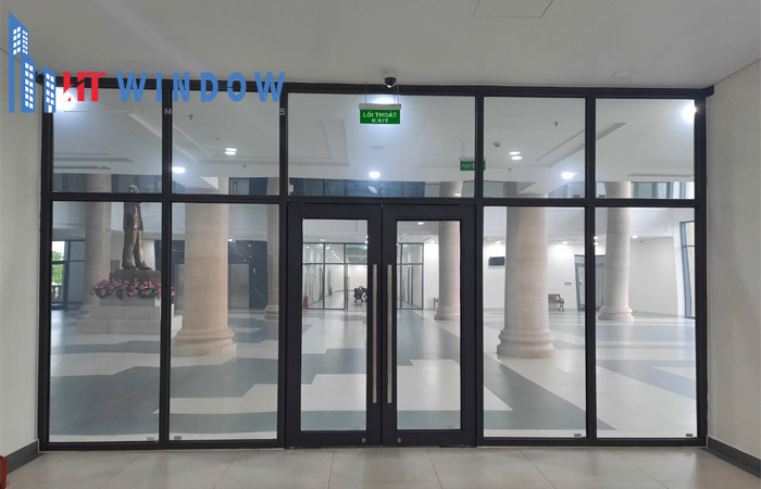 Vách kính chống cháy giúp ngăn lửa, khói, cách nhiệt
