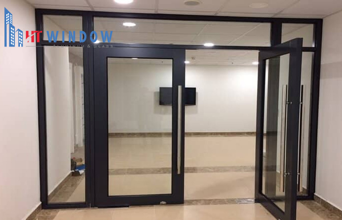 Thi công vách kính chống cháy rất phức tạp