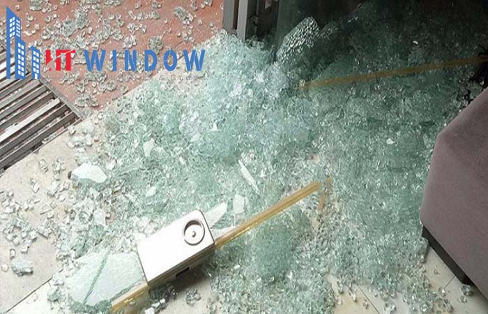 Độ dày kính phải đảm bảo yếu tố an toàn