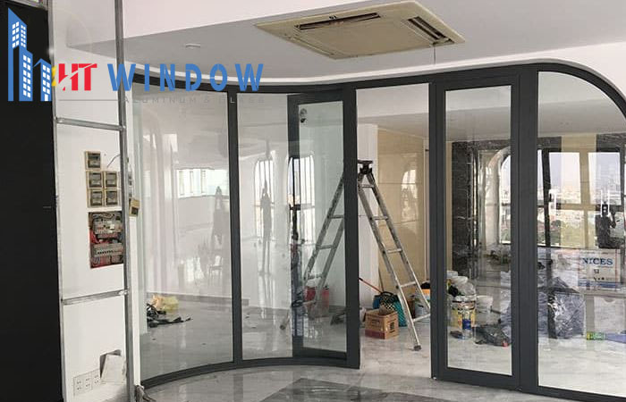 Độ dày kính cũng được quyết định bởi yếu tố thẩm mỹ