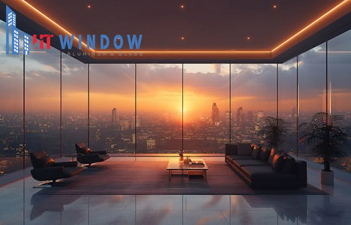 Độ nóng của mặt dựng kính bị ảnh hưởng bởi hướng lắp đặt và thiết kế công trình