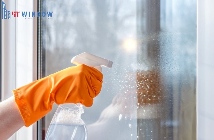 cách làm sạch kính cửa sổ