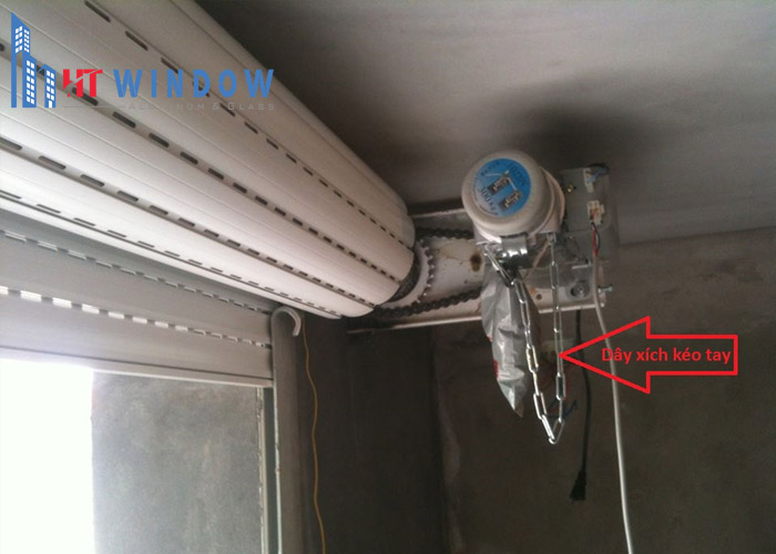 Cách mở cửa cuốn khi không có điện bằng motor xích kéo rất đơn giản
