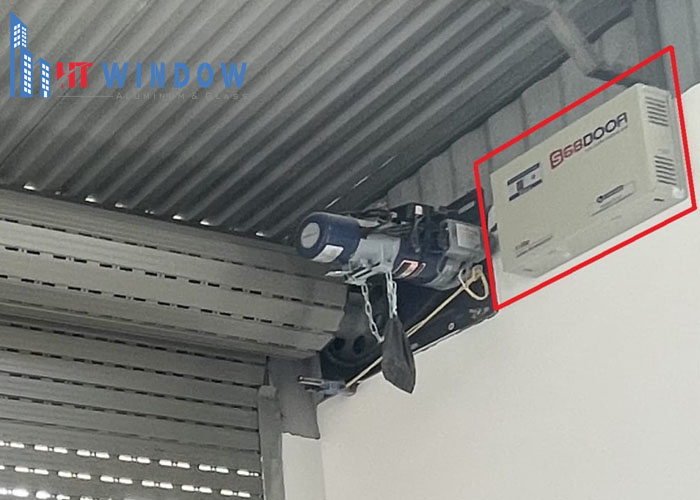 Dùng lưu điện mở cửa cuốn được nhiều người áp dụng