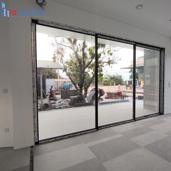 Cửa mở quay Maxpro cho lối ra vào chính tại văn phòng