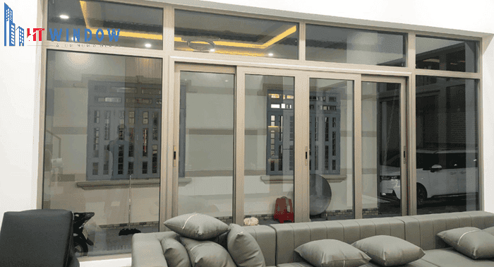 Cửa nhôm Maxpro cho văn phòng hiện đại, đẹp và cách âm tốt