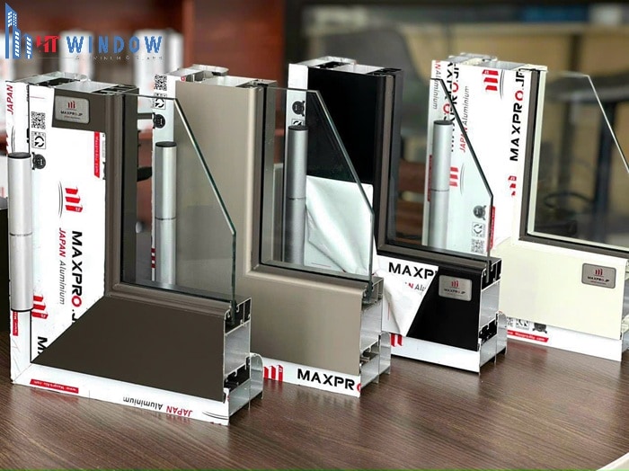 Loại hệ nhôm, kích thước kiểu dáng và phụ kiện đi kèm cũng ảnh hưởng tới giá