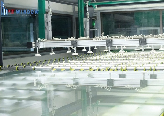 Quy trình sản xuất kính dán an toàn cũng diễn ra rất chặt chẽ