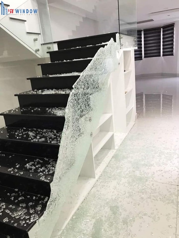Lỗi kỹ thuật trong quá trình sản xuất khiến kính cường lực bị nổ