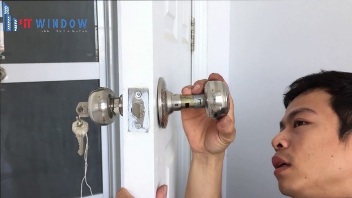 Thay ổ khoá cửa phòng đúng cách và những điều cần biết
