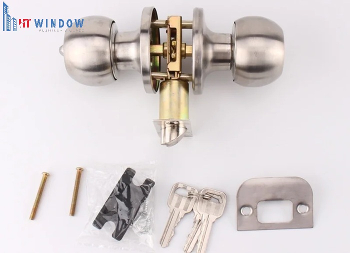 Bạn cần chuẩn bị các dụng cụ cần thiết để thay ổ khóa cửa phòng