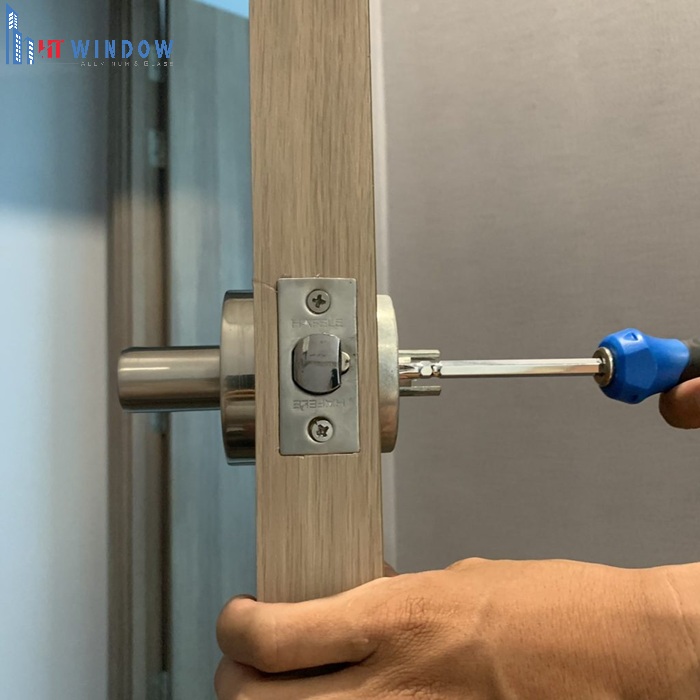 Cách sửa tay nắm cửa bị lỏng đơn giản, hiệu quả tại nhà