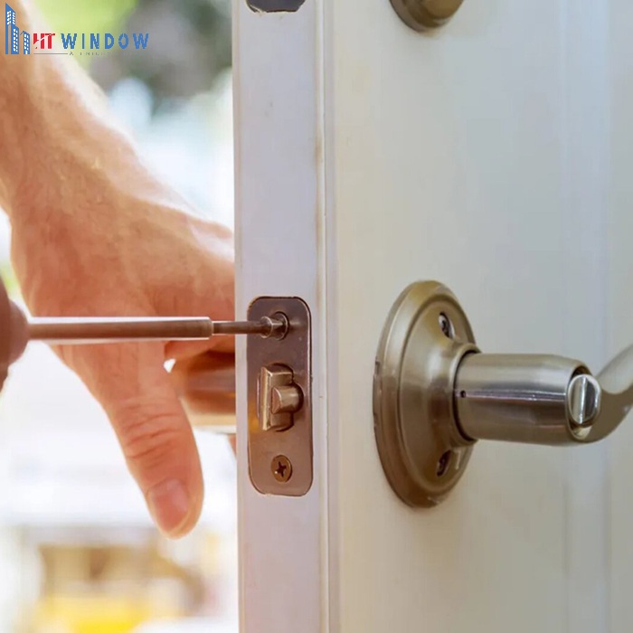 Cách sửa tay nắm cửa bị lỏng do cốt tay nắm bị mòn hoặc hỏng