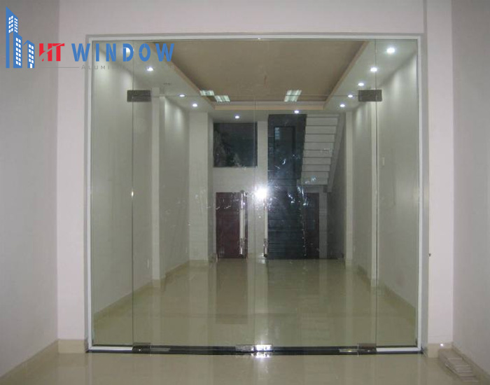 Cửa kính 2 cánh mở, 3 vách cố định