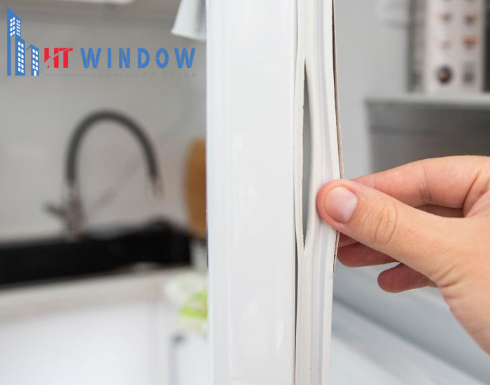 Tiến hành thay thế phụ kiện, gioăng đã bị hỏng hóc