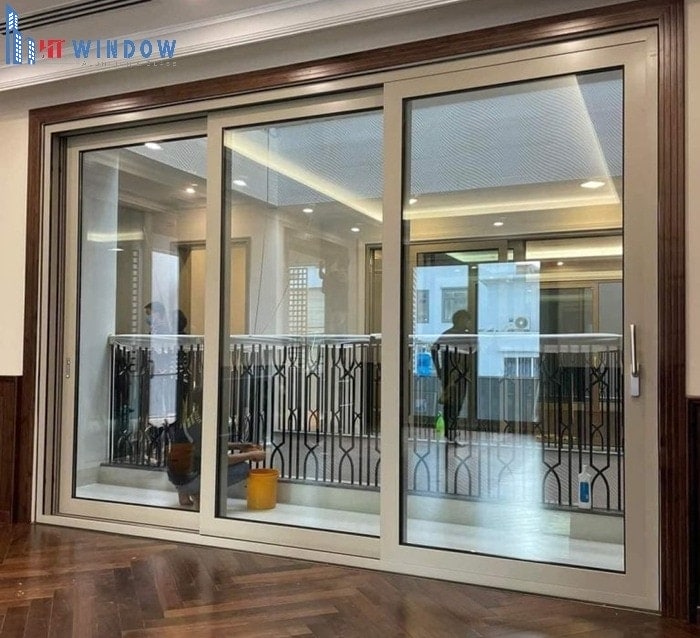 Maxpro được kết hợp với kính hộp dày gồm hai lớp kính cường lực và một khoang khí ở giữa