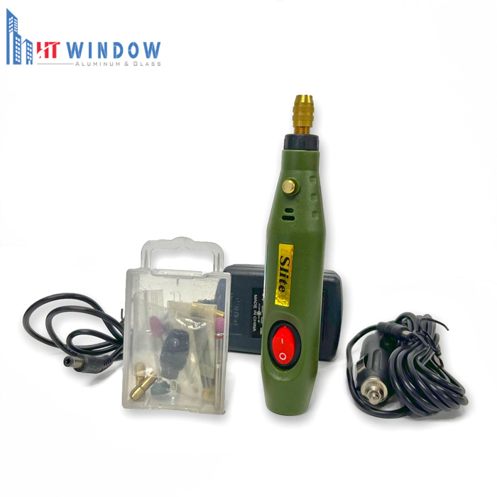 Chuẩn bị các dụng cụ cần thiết để khoan kính