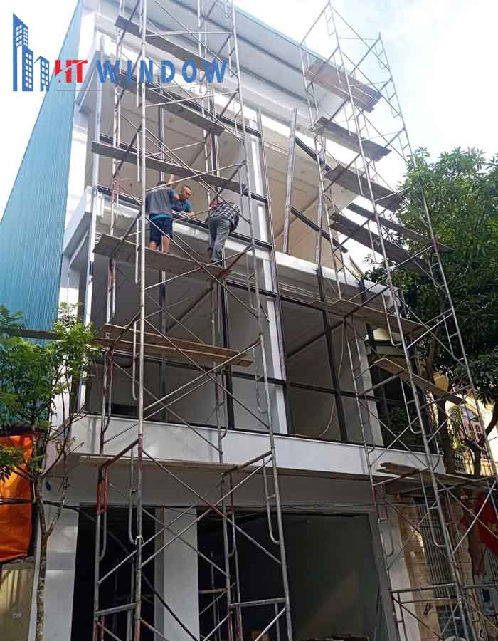 Liên hệ HTWindow ngay để được tư vấn thi công mặt dựng nhôm kính 