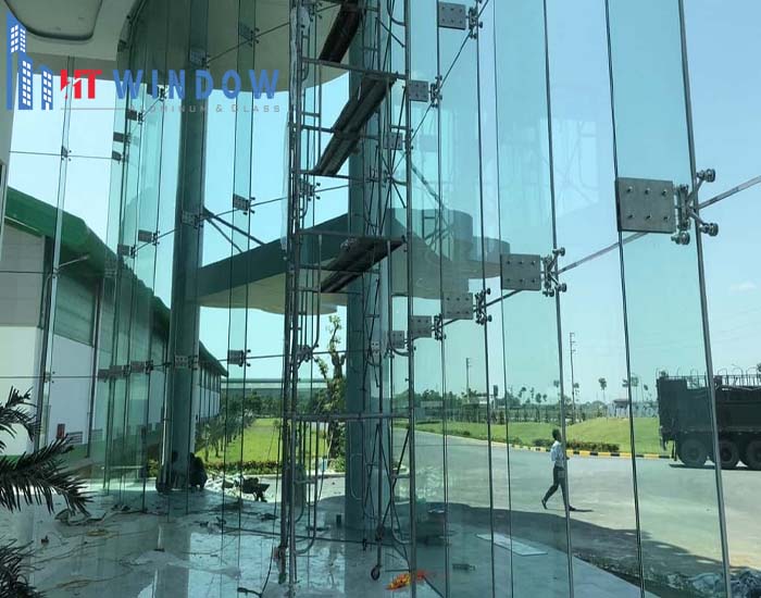 Vách kính chân nhện Spider được phân loại dựa trên cách liên kết và cấu tạo của mặt dựng