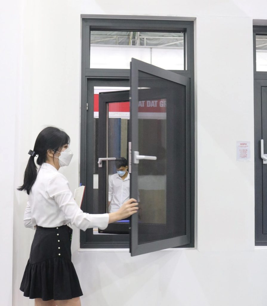 cửa sổ mở quay kèm lưới côn trùng hopo 118