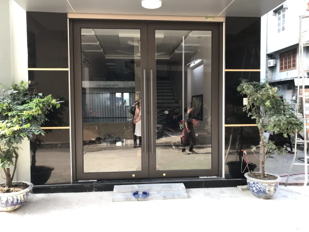 Hướng dẫn cách thi công cửa nhôm Luxury