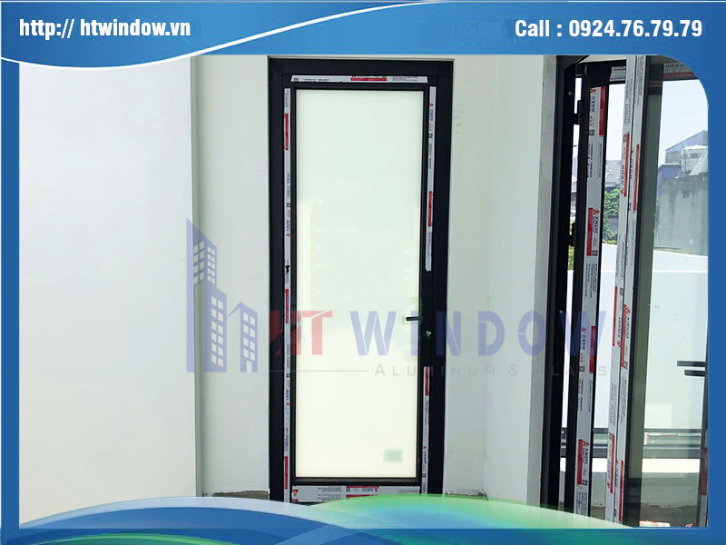Mẫu cửa nhôm Xingfa màu đen tuyền hiện đại cá tính