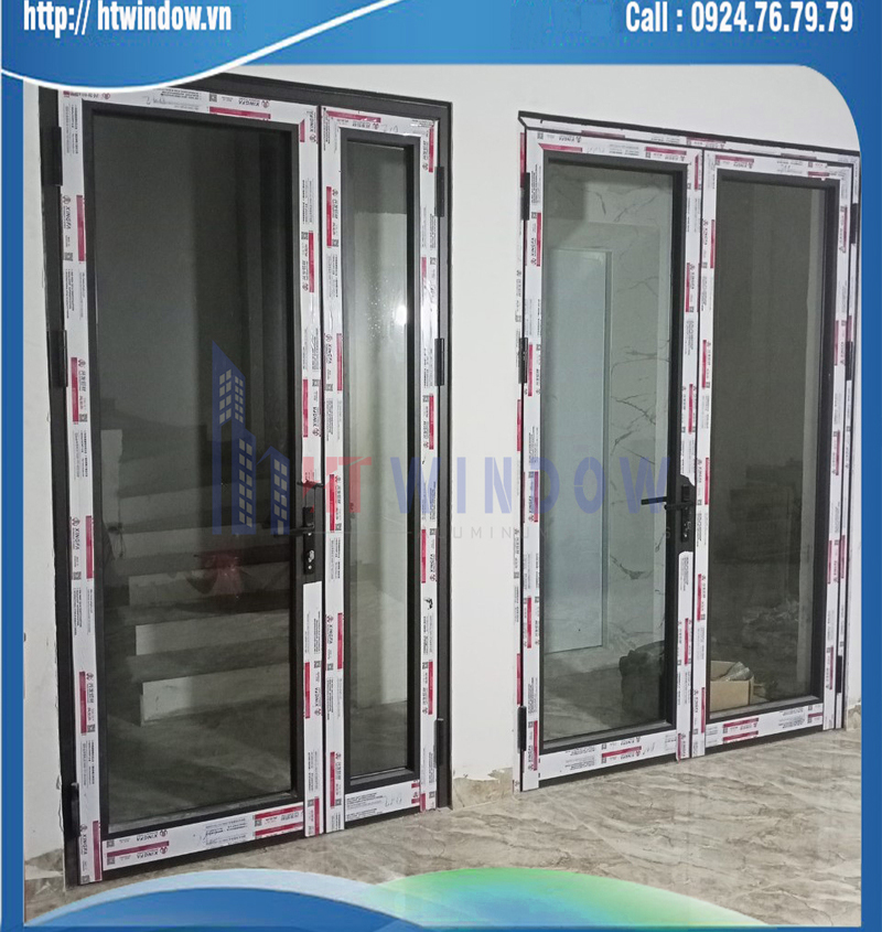 Cửa đi nhôm Xingfa kết hợp kính dán an toàn Hải Long chống va đập