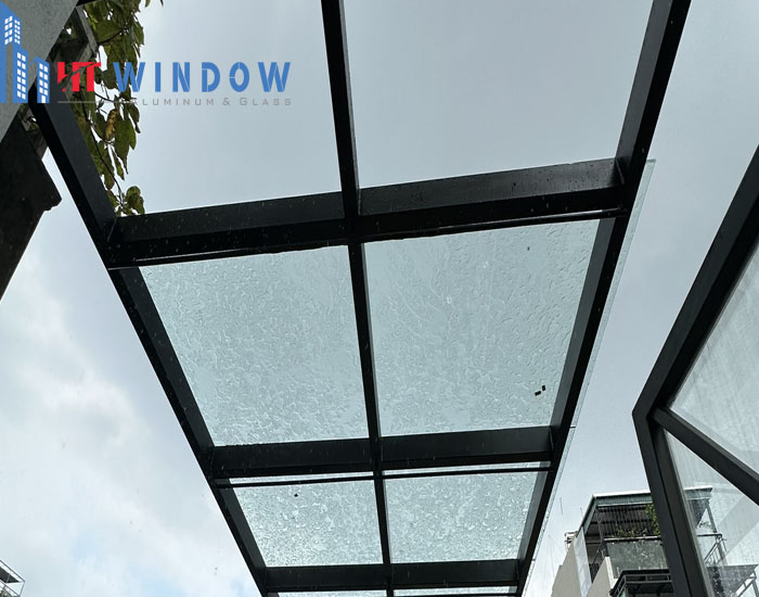 Vách kính cường lực ngoài trời được ứng dụng cho nhiều mục đích khác nhau