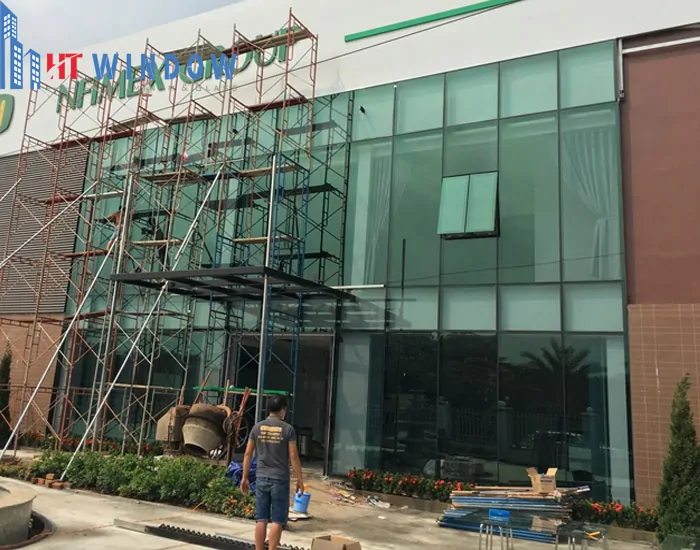 Thi công vách kính mặt dựng tại Hoàng Quốc Việt