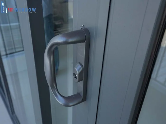 Lỗ thoát nước cửa nhôm kính - Giải pháp chống ẩm hiệu quả